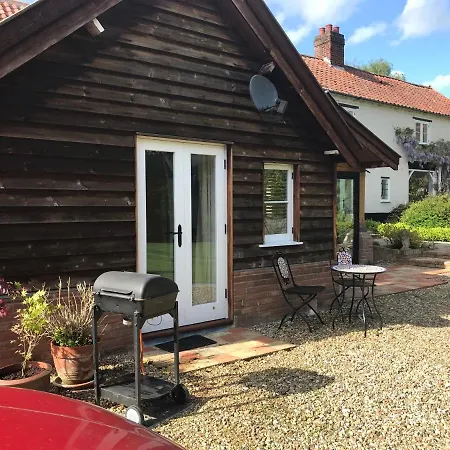 Garden View Apartment Saxlingham Thorpe Exterior photo